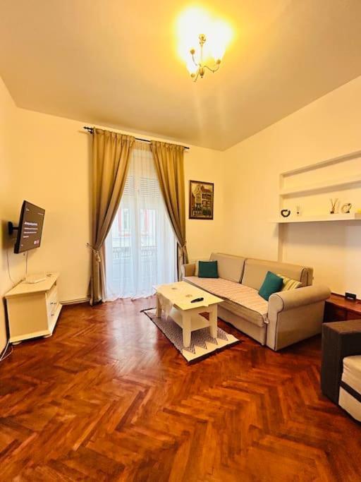 Apartamento Hidden Gem In The Old Town Timisoara Exterior foto